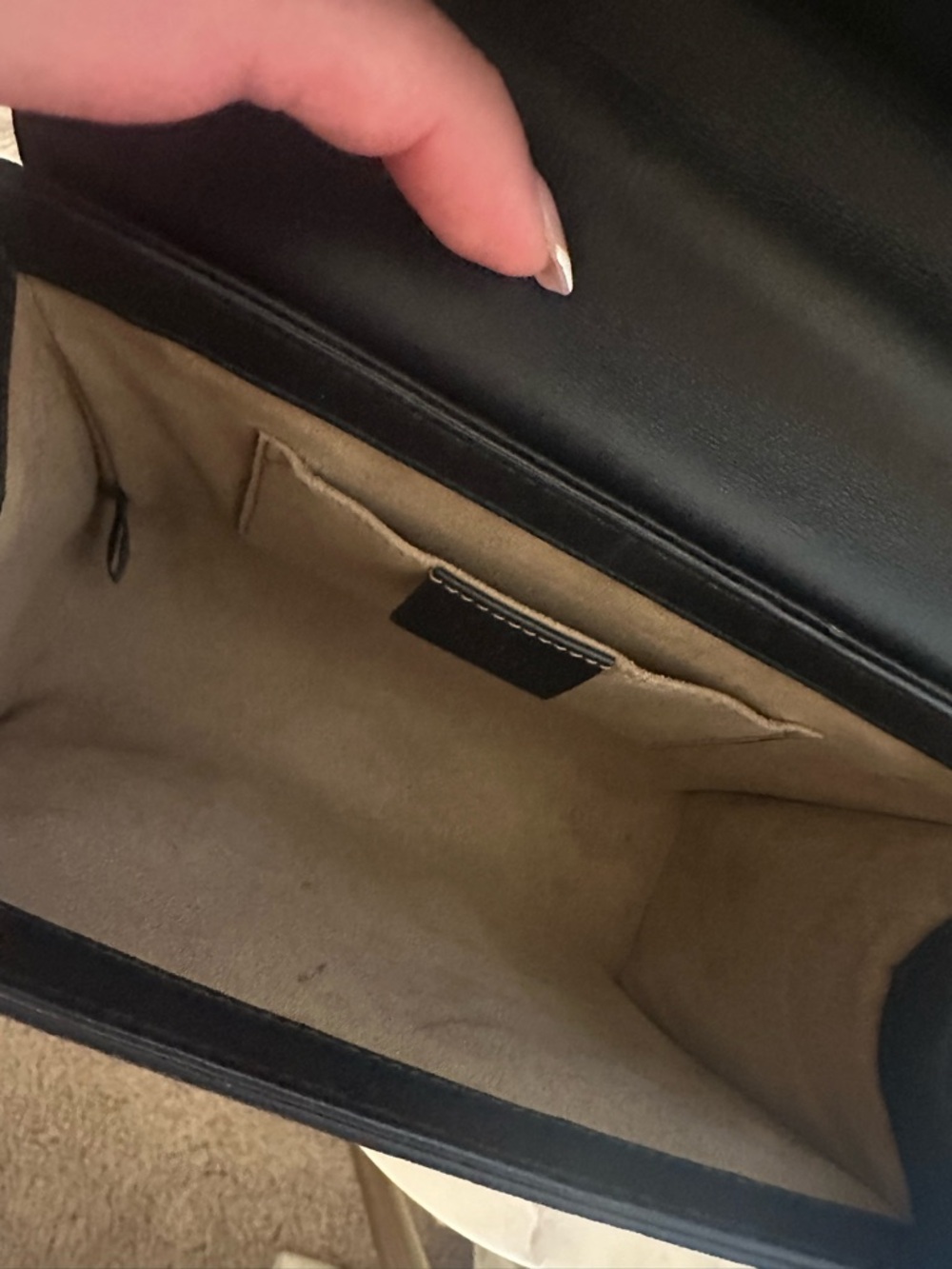 Authentic Gucci Black Leather and Beige GG Supreme Shoulder Bag - Picture 7 of 8